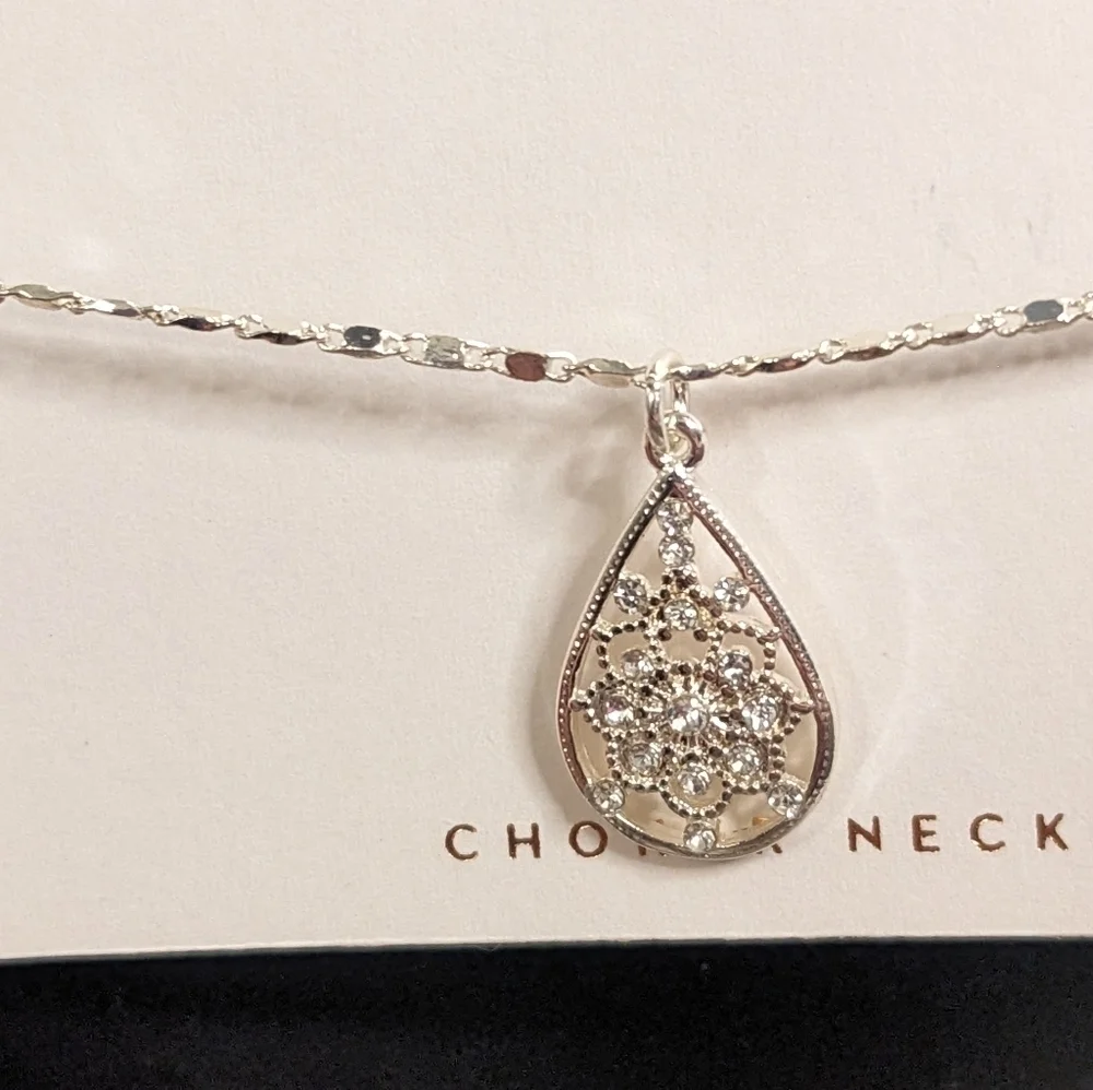 NWT Lauren Conrad‎ Silver Crystal Pendant Choker